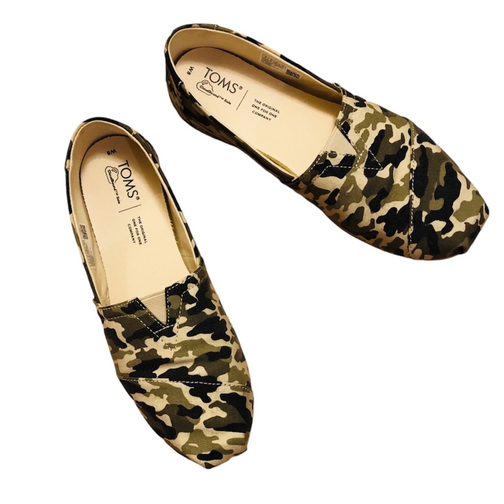 TOMS camo flat size 8